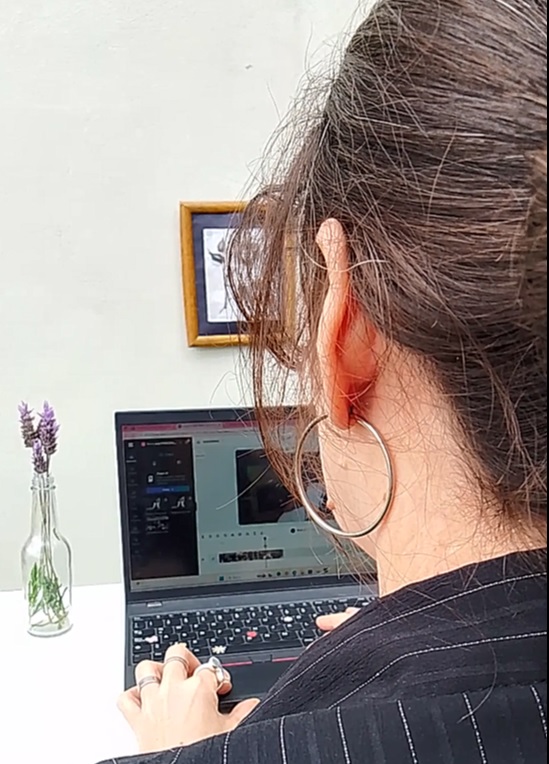 Emprendedora trabajando